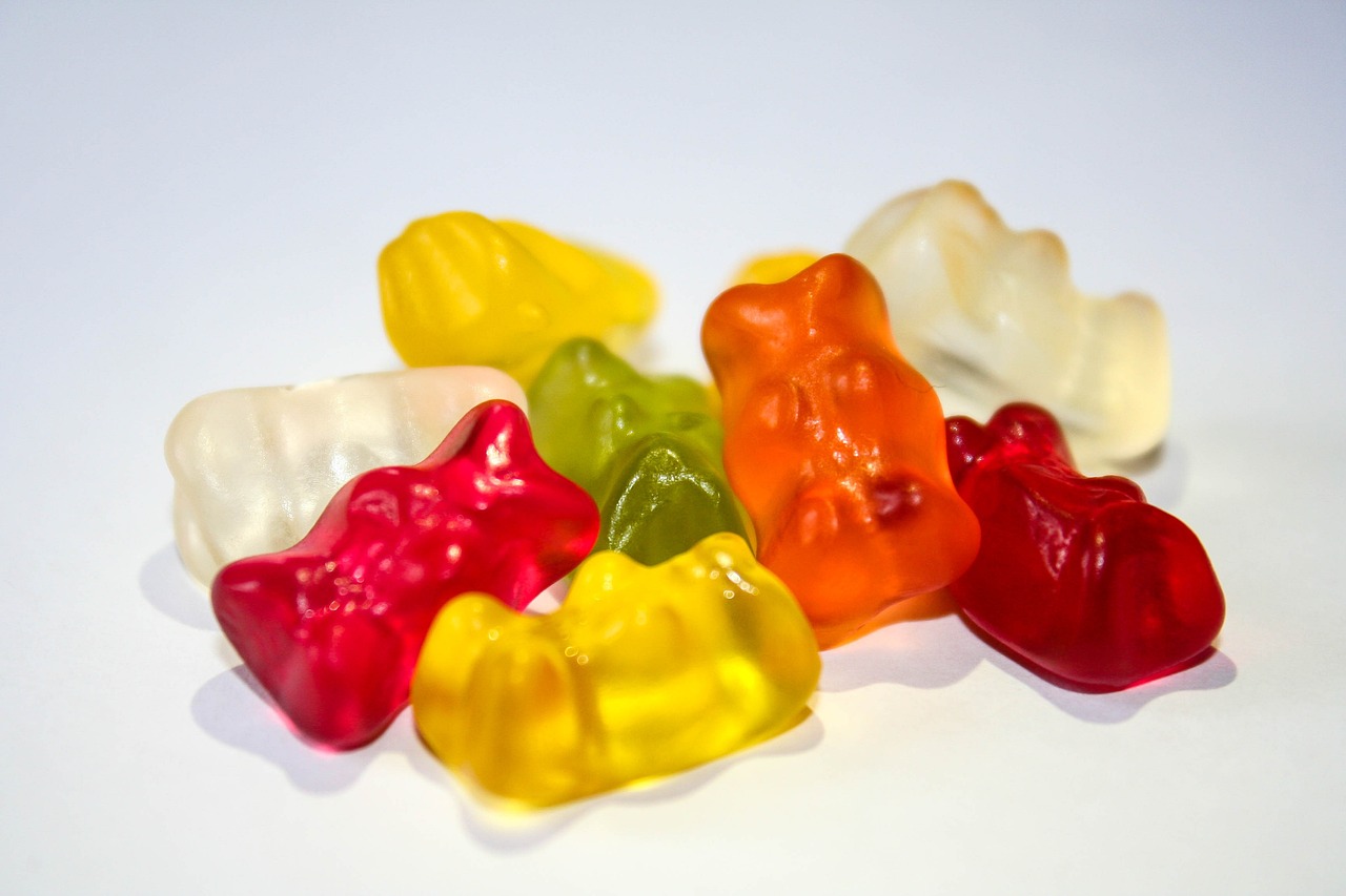 gummy bear, to dye, sweets-442543.jpg